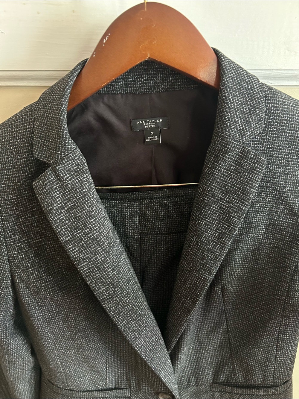 Ann Taylor Gray Textured Women's Blazer suit 0 petite
